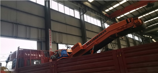 通關客戶60輪式扒渣機發(fā)貨成功